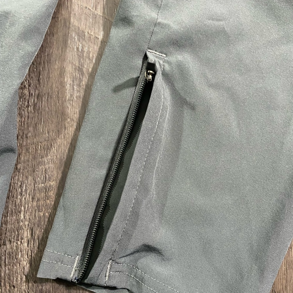 GYMSHARK Slim Fit Lightweight Mens Joggers - Picture 3 of 6